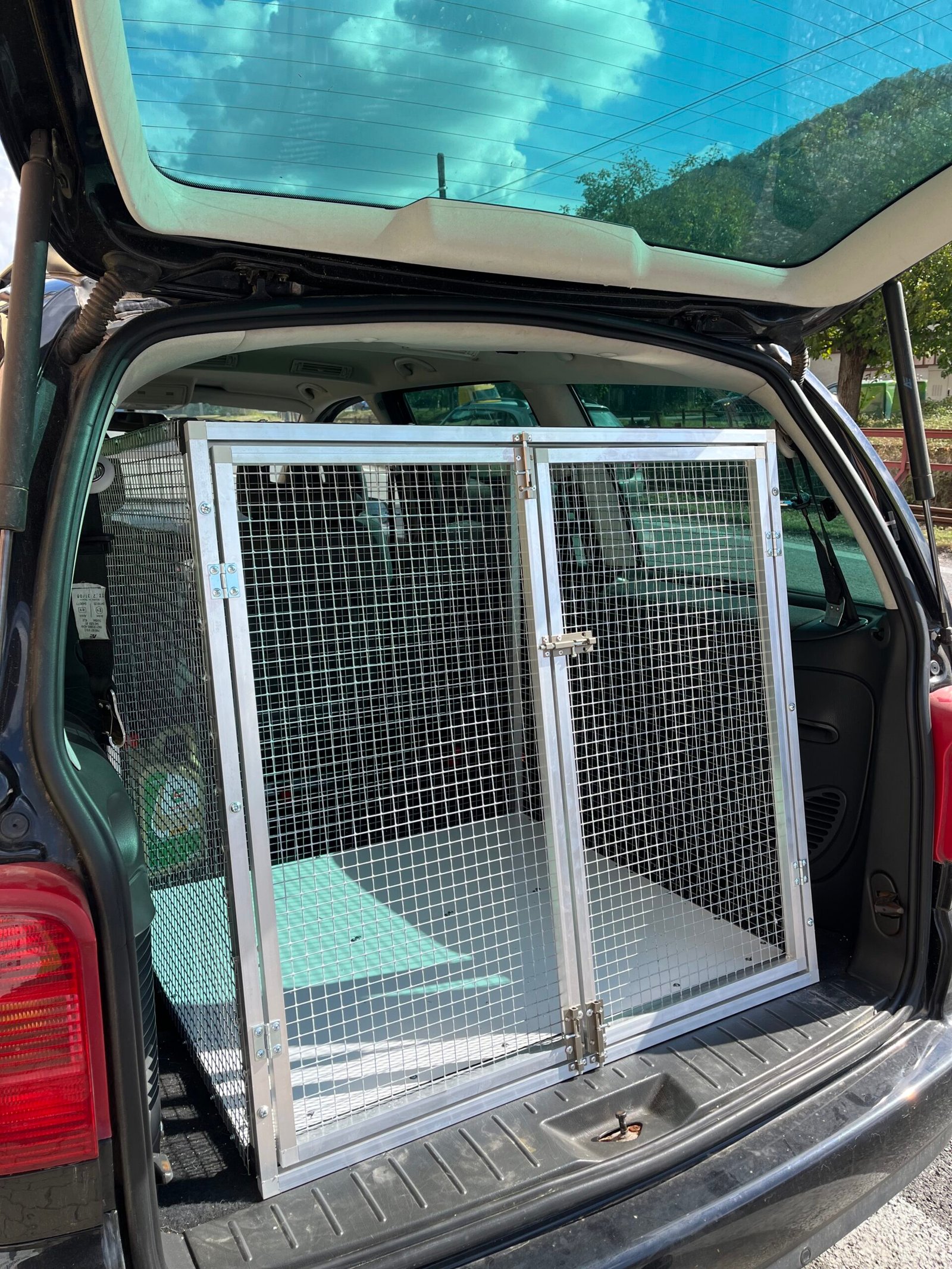 Interierový box pre psa do auta